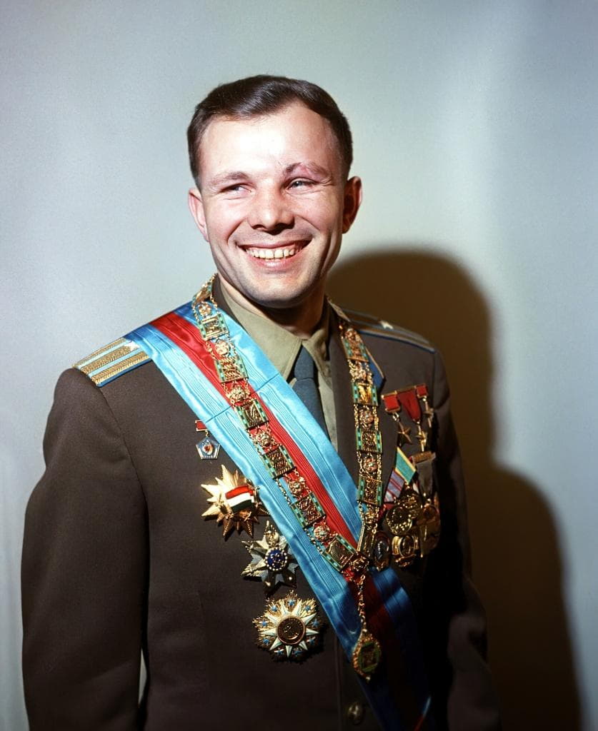 Сегодня мы отмечаем День космонавтики — день, когда человечество покорило космос вместе с Юрием Гагариным!