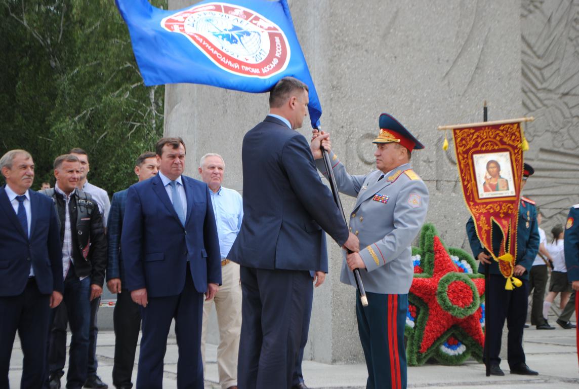 Новосибирск принял эстафету международного пробега ДОСААФ «С востока на запад России»