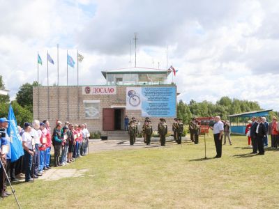 Ветераны-парашютисты ДОСААФ опередили соперников