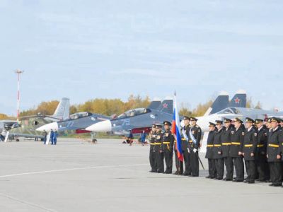 Калининградские досаафовцы поздравили авиаторов «Покрышкинского полка»