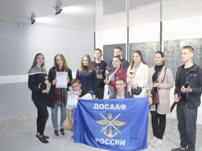 В Севастополе студенты и преподаватели взяли в руки пневматические винтовки