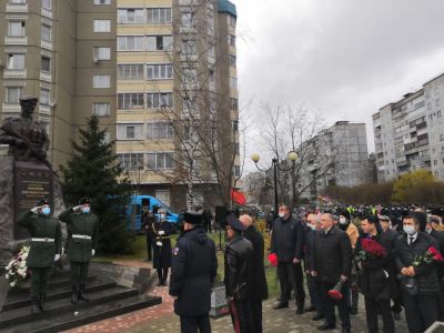 В Сертолово открыт памятник герою