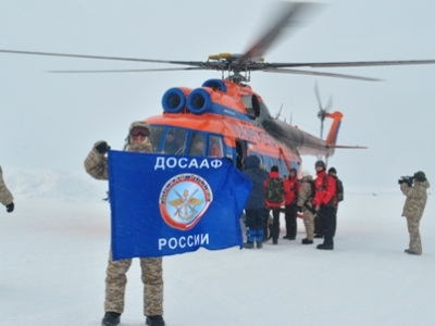 Досаафовцы прошли «крещение» суровыми водами Северного Ледовитого