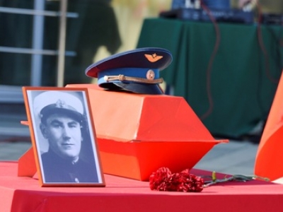 Краснодарские поисковики передали останки советского летчика для захоронения на малой родине