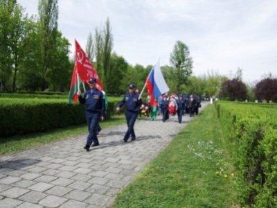 Цветы к мемориалу во Вроцлаве и слезы по поводу трагедии в Хатыни