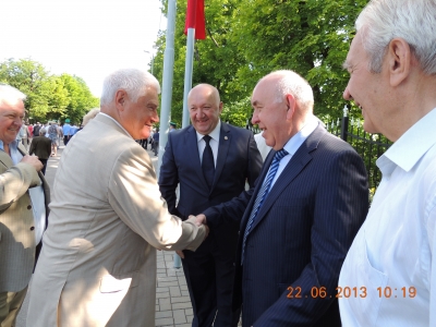 Председатель ДОСААФ России посетил Калининград в День памяти и скорби