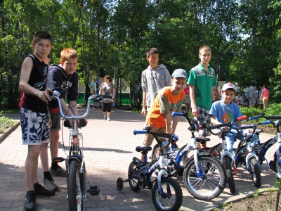 ДОСААФ России подарило велосипеды детскому дому