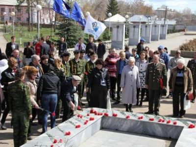 Самарские досаафовцы и студенты, проехав дорогами губернии, прикоснулись к подвигу защитников Отечества