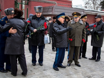 Москвичи возложили цветы к могиле трижды Героя Советского Союза Александра Покрышкина