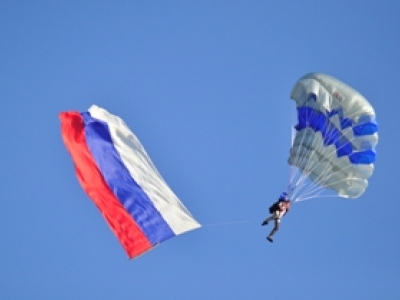 Авиаторы ДОСААФ отметили День России в воздухе