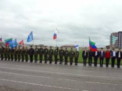 Молодежь Кизилюрта: старшие играли в «Победу», младшие – в «Безопасное колесо»