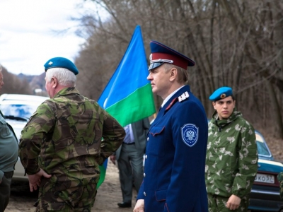 Участники автопробега ДОСААФ почтили память героев г. Орла