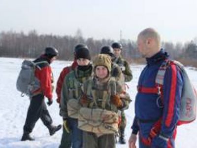 Юнармейцы Ярославской области завершили зимние парашютные прыжки