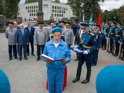 Первому отряду воронежских юнармейцев вручен флаг