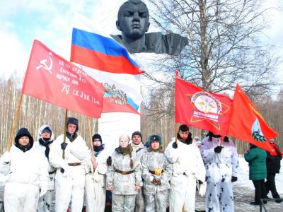На Псковщине молодежь почтила память героев 25-километровым маршем и «Уроком мужества»