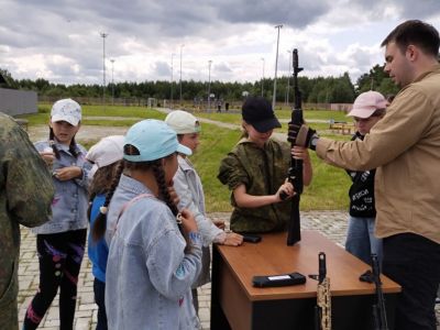 ДОСААФ России в Высокомысовской школе: день патриотизма, спорта и адреналина!