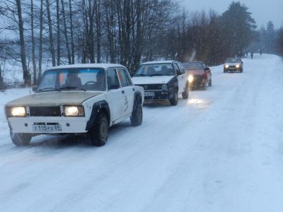 Снег летел из-под колёс