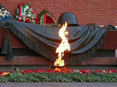 Досаафовцы почтили подвиг советских солдат в День памяти и скорби