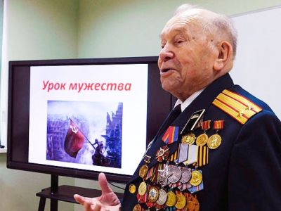За огненный рейд танкист Борис Пирожков был награжден орденом Славы III степени