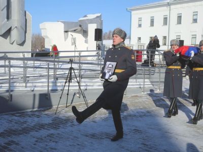 Останки красноармейца преданы земле с воинскими почестями