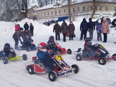 Популярен зимний картинг на вятской земле