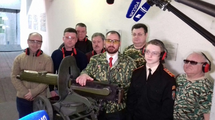 Кандидат в Президенты России Максим Сурайкин побывал в столичном стрелково-спортивном клубе ДОСААФ