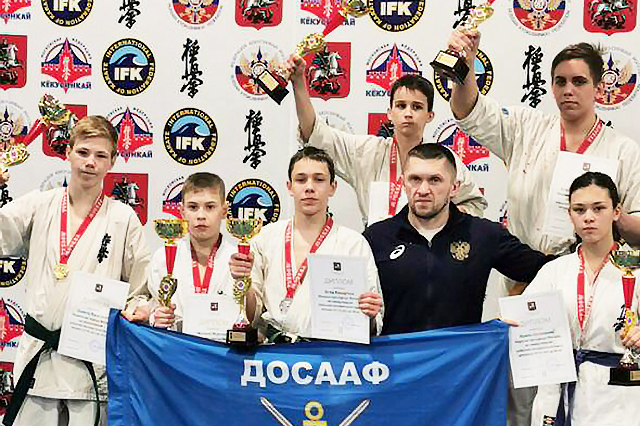 На первенстве Москвы досаафовские каратисты из Калининграда завоевали шесть медалей