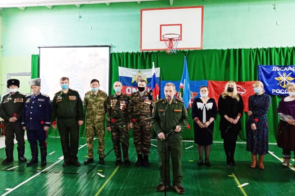 В школе №16 Якутска прошла торжественная линейка памяти Сергея Черных-  председателя регионального отделения ДОСААФ Республики САХА (Якутия)